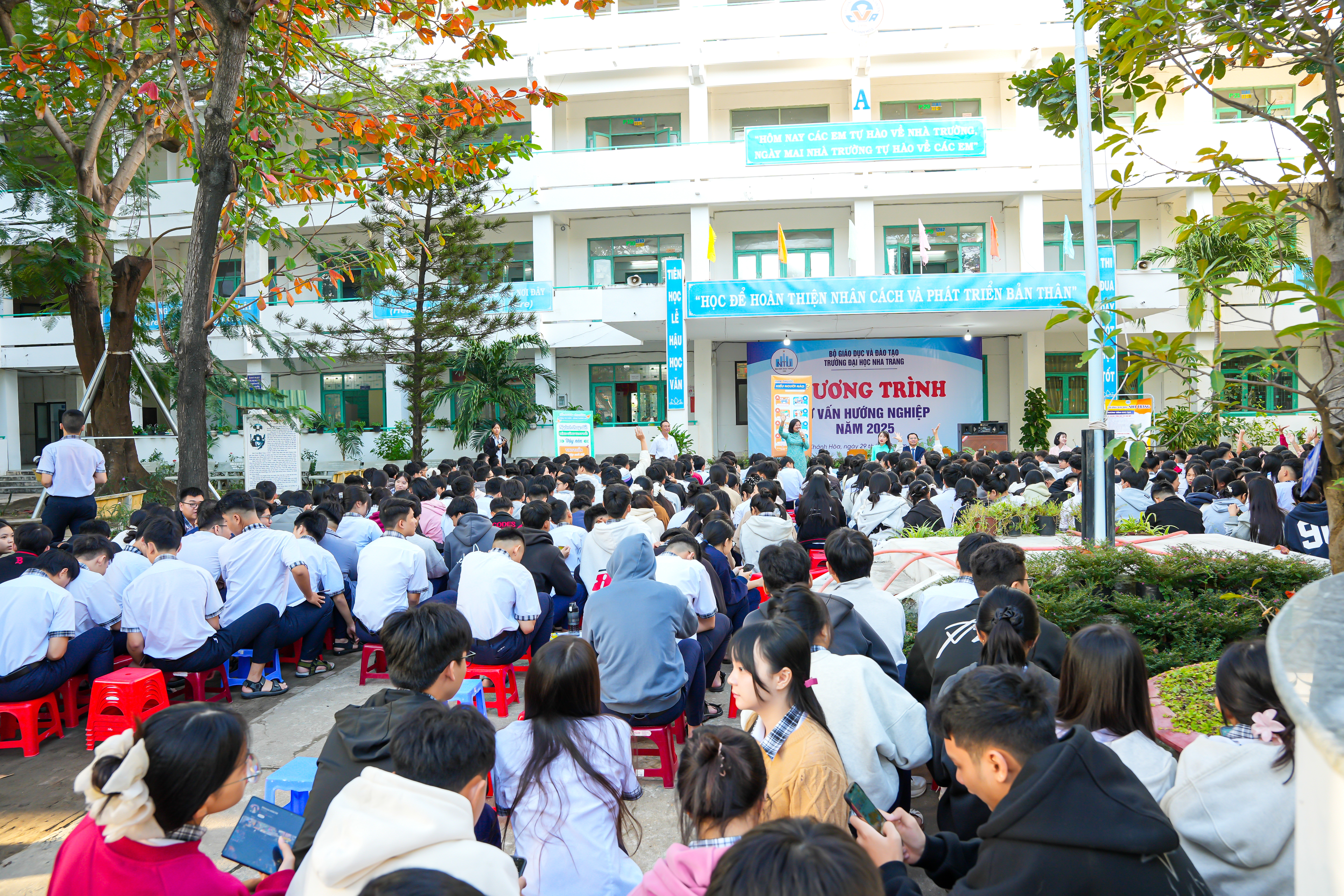 Trường Đại học Nha Trang tư vấn hướng nghiệp tại Trường THPT Chu Văn An (Ninh Thuận cũ)