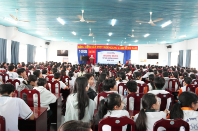 Trường Đại học Nha Trang tư vấn hướng nghiệp cho học sinh Trường THPT Chuyên Lê Quý Đôn (Ninh Thuận cũ)