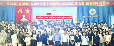 Đón 300 học sinh Trường THPT Trường Chinh - Ninh Thuận cũ tham quan, trải nghiệm tại Trường Đại học Nha Trang