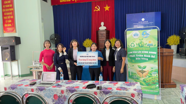 Trường Đại học Nha Trang trao máy khâu hỗ trợ phụ nữ Phú Yên khôi phục sinh kế sau bão lũ