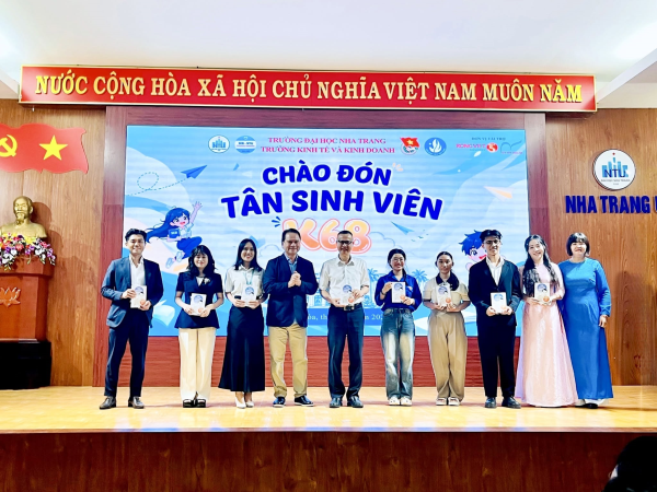 Chuyên gia kinh tế Trần Sĩ Chương đồng hành cùng Trường Đại học Nha Trang trong kết nối đổi mới sáng tạo