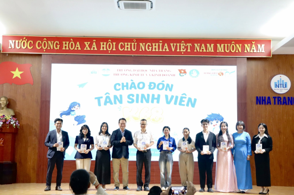 Chuyên gia kinh tế Trần Sĩ Chương đồng hành cùng Trường Đại học Nha Trang trong kết nối đổi mới sáng tạo