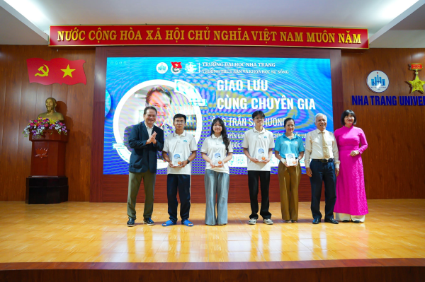 Chuyên gia kinh tế Trần Sĩ Chương đồng hành cùng Trường Đại học Nha Trang trong kết nối đổi mới sáng tạo